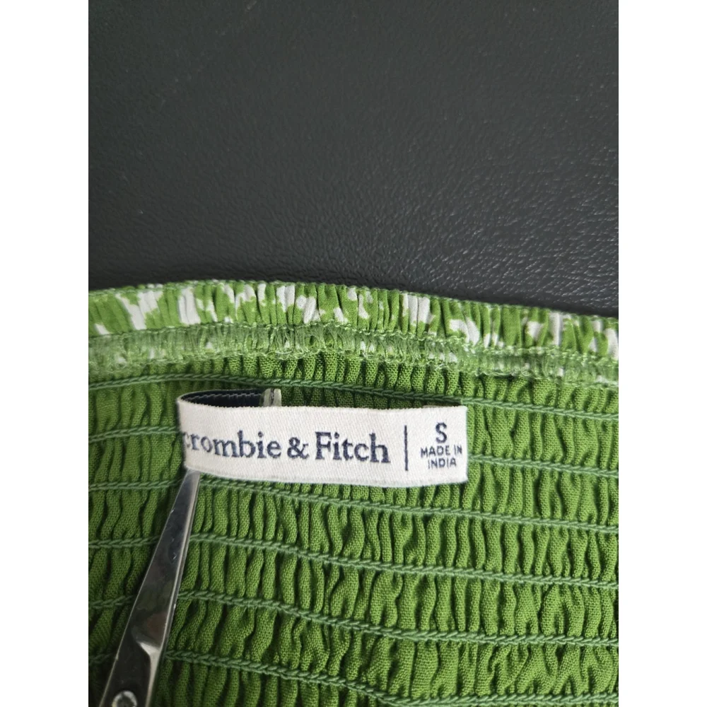 Abercrombie & Fitch excellent pre